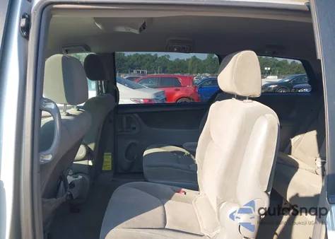 2004 Toyota Sienna Le z USA, uszkodzony, nr VIN 5TDZA23C94S009787